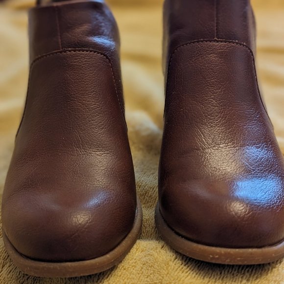 B. O. C. Women's Lucy Ankle Booties - Picture 5 of 11